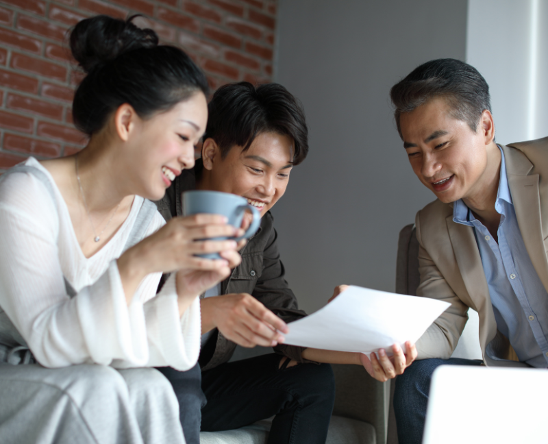 agent talking to couple about title insurance