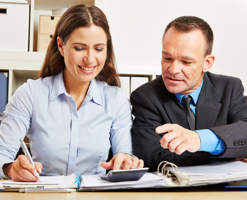 title company employee with homebuyer