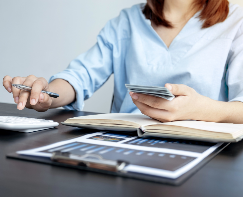 woman using calculator to calculate expenses