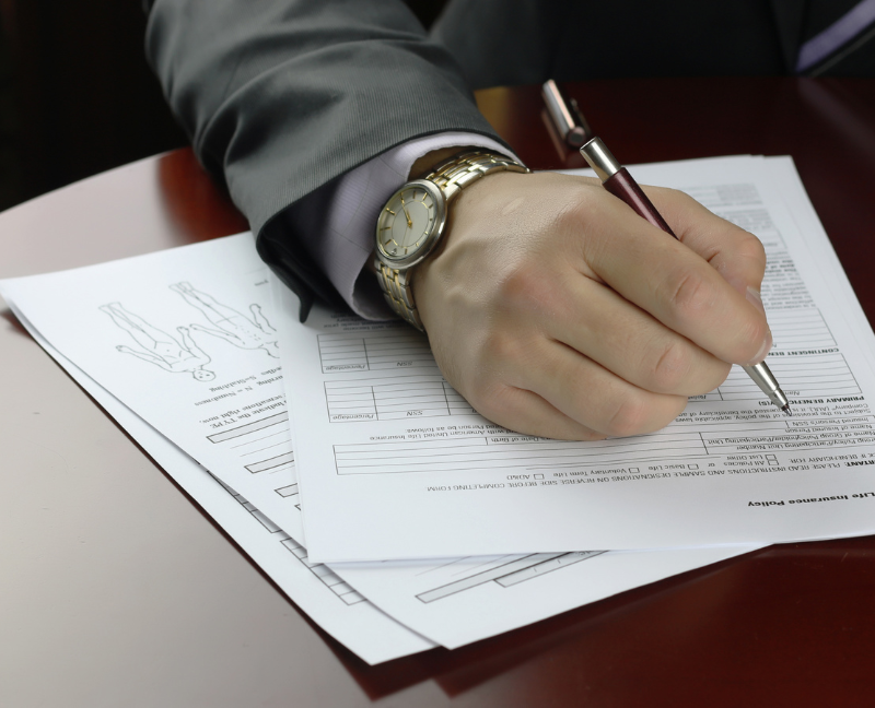 signing a title insurance form
